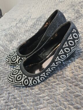 Generation Y Women’s Black Jewel Dress Pumps Heels Size 6 New in Box
